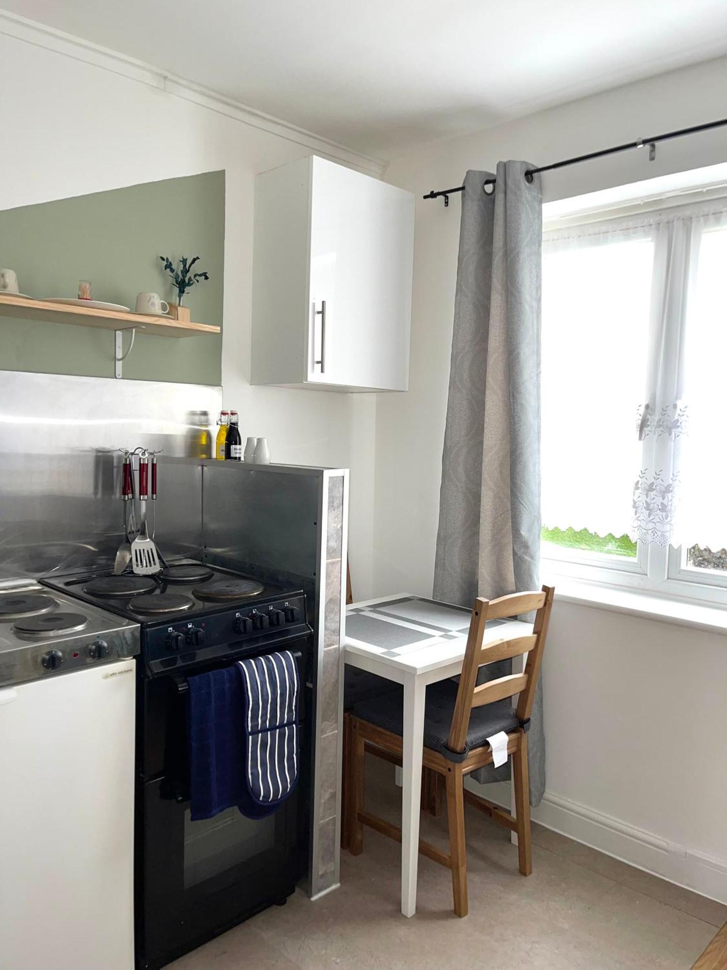 Crescent Apartment - Modern 1 Bedroom First Floor Goodmayes Kültér fotó