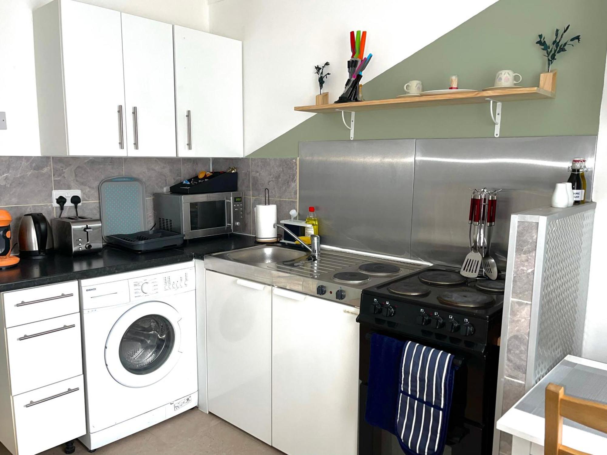 Crescent Apartment - Modern 1 Bedroom First Floor Goodmayes Kültér fotó